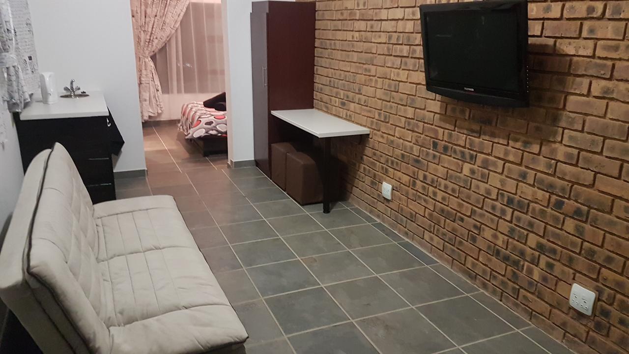 Meadows Guesthouse Germiston Exterior photo